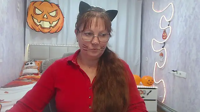 VanessaHotts - I’ll put on sexy stockings for you.