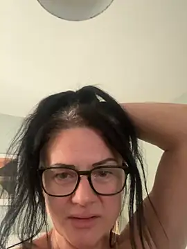 Laurataylor13 - spit and lick my nipple