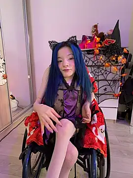 MiniSophiaa - Show ass/doggy 5min