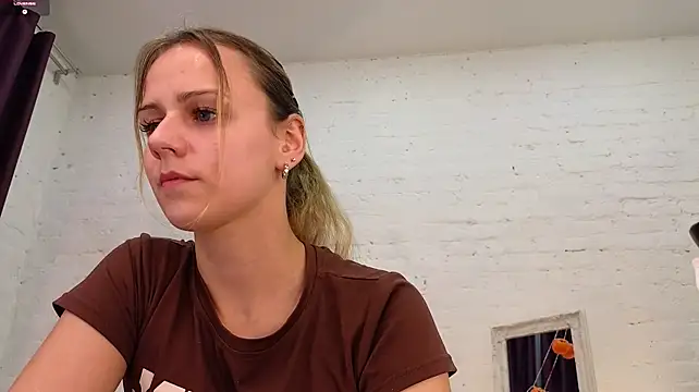 WendyDolie - Tease a dildo with tongue
