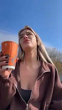 KikiWatson - Show pussy in public 😍❤️‍🔥