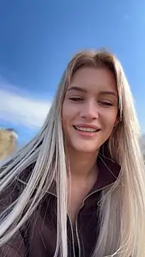 KikiWatson - Show pussy in public 😍❤️‍🔥