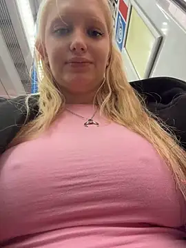 Elfi_InPublic - Kiss u lips+show tongue in bus