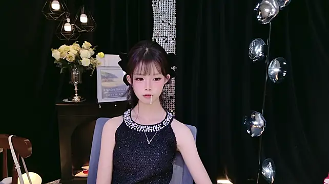 Nuo-Nuo-111 - 蹲在角落唱征服
