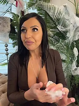 ReynaMorel - Naked doggy tease and spanks