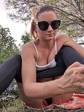 Samira-Summer - Naked Walk Last Tipper gets 2 Videos