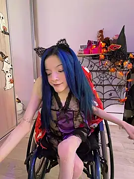 MiniSophiaa - Show ass/doggy 5min
