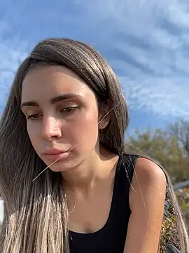 SandraCarter - Play with nippples in public