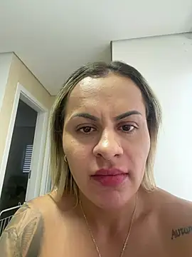 Carolinecbso - Sentando no brinquedinho