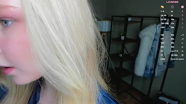 BlondeMiaX - Show my boobs right now