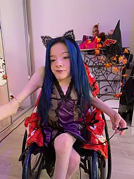 MiniSophiaa - Show ass/doggy 5min
