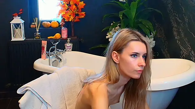 RoxanneJoy - Play with my kitten