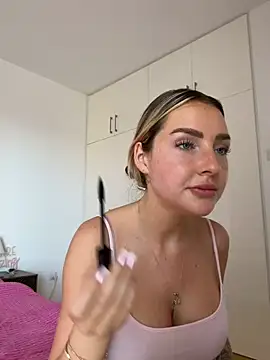 Sweetbellax3 - BH ausziehen 👀🍒