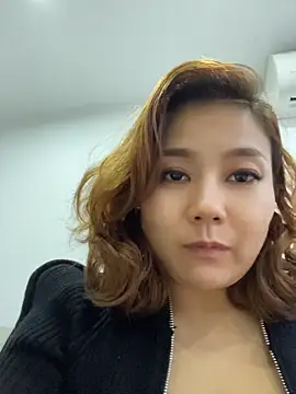 Elowen-520 - 马路边特写小穴3分钟