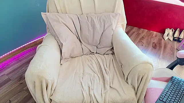 GlowingBlondie - Hot dildo blowjob