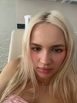 EllaBaby18 - SHOW TITS