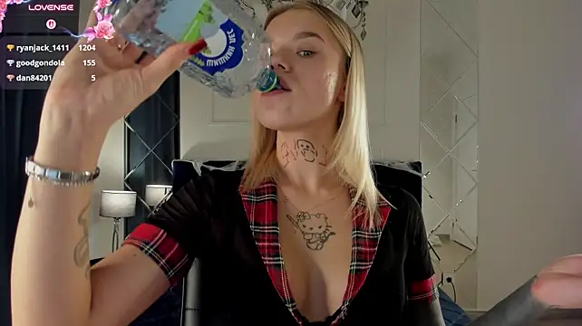AmoreLune - take off skirt + oil your ass + twerk