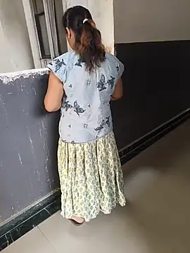 Lily-Darlling - Ass show without panty