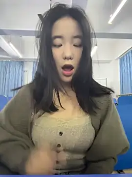 Lucy2027 - m腿桌面上震小穴
