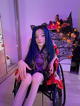MiniSophiaa - Show ass/doggy 5min