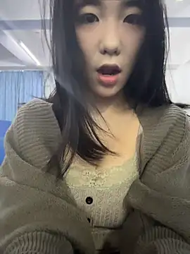 Lucy2027 - m腿桌面上震小穴