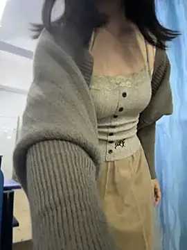 Lucy2027 - m腿桌面上震小穴
