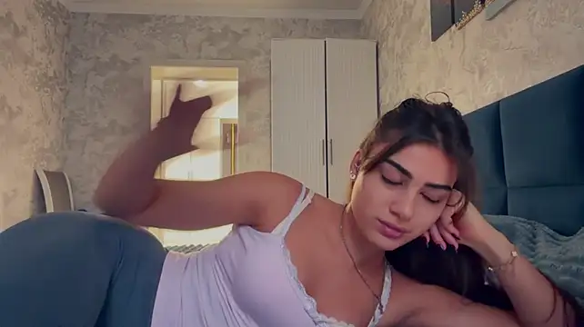 Marnera - Eka Pada Rajakapotasana Yoga Pose