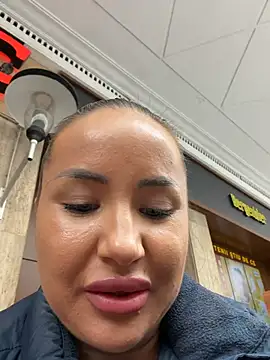 Beautydiamond - Show pussy close in the full terrace