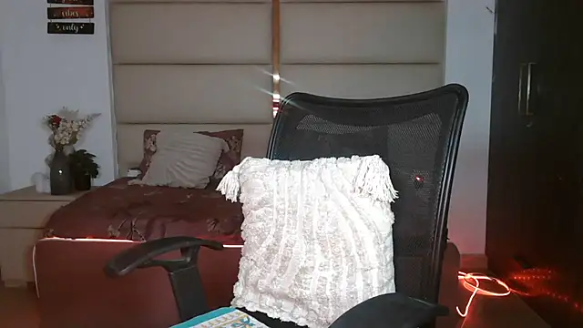 Isha_here - cream on boobs + 2min cntrl