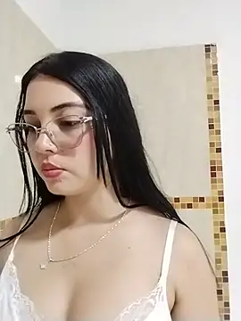 Julianne_valerin