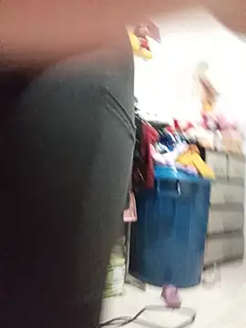 NahomyEvans - Show My tits