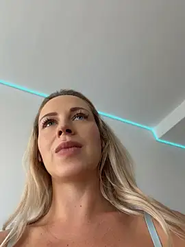 Streetdoll - ride dildo