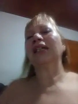 SexyMilf1211 - Masturbar el didlo con mis tetas