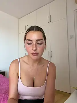 Sweetbellax3 - BH ausziehen 👀🍒