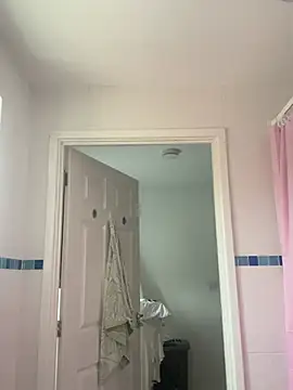 Laurataylor13 - spit and lick my nipple
