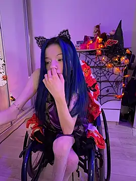 MiniSophiaa - Show ass/doggy 5min