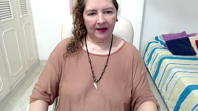 Leonela_69 - mommy is horny come play with me