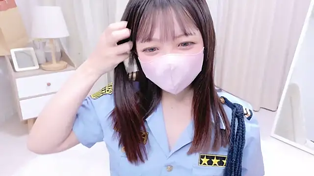 Kanna-dakanna - 上の服ぽいっ💕カメラ目線で谷間アップ💕︎