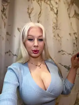 LaraHollywood - 🍄Show one nipple 🍄