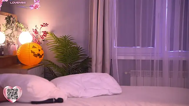 Emmiellee - Take off my dress and add oil for my bod