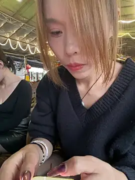 Luck6688 - 完成目标户外互舔闺蜜奶头