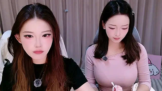 Yiyilailai - 高跟鞋黑丝+秀腿