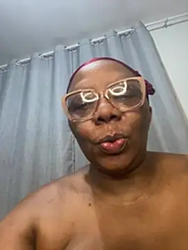BoobsQueeen - iPhone 17 pro max