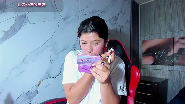 Raven_Rouge_ - Spit tits