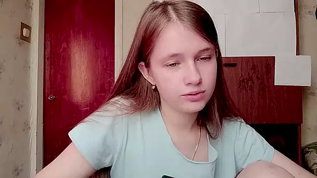 CecilleSollors - Slowly run hands over my neck