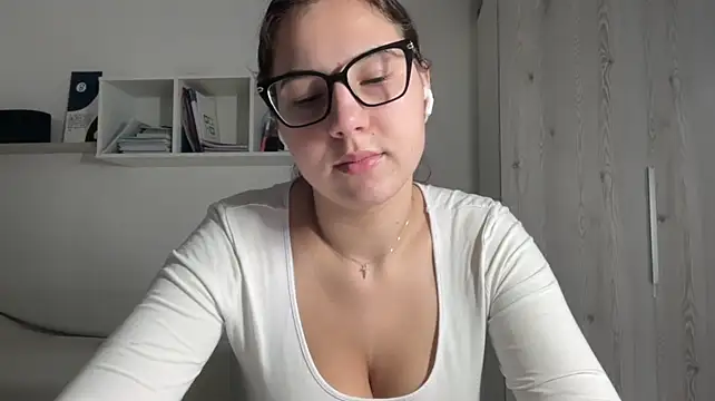 Rubymoonv - Stroke my nipples🔞