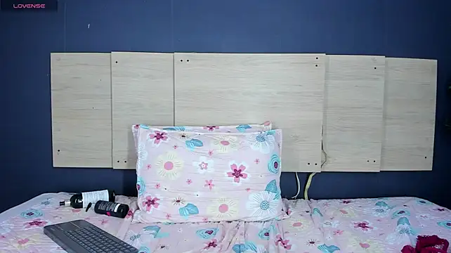 Dannabeacker - Ride Dildo + Squirt 🕹️💦🍆