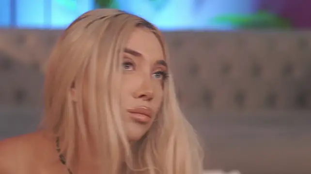 HottieJessyeX - Put some oil over my ass
