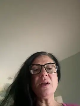 Laurataylor13 - spit and lick my nipple