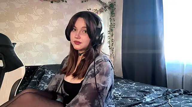 ArgeliaDuthie - Squeeze my breasts
